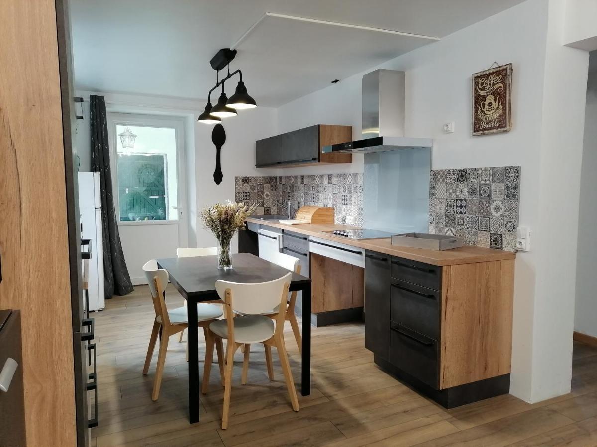 Aux D'Estaing Croises, Gite De Montagne Accessible A Tous Exterior photo