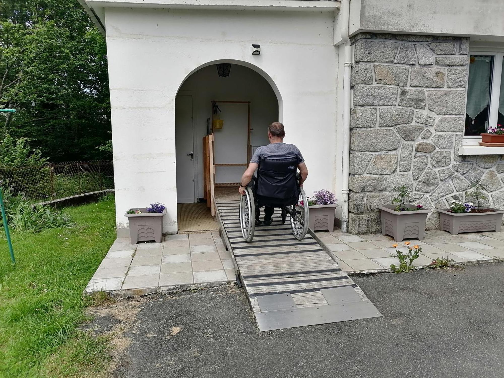 Aux D'Estaing Croises, Gite De Montagne Accessible A Tous Exterior photo
